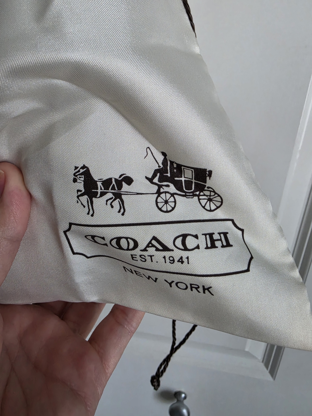 Coach Black Leather Shoulder Bag with Gold Hardware and dust cover like new - Picture 11 of 11